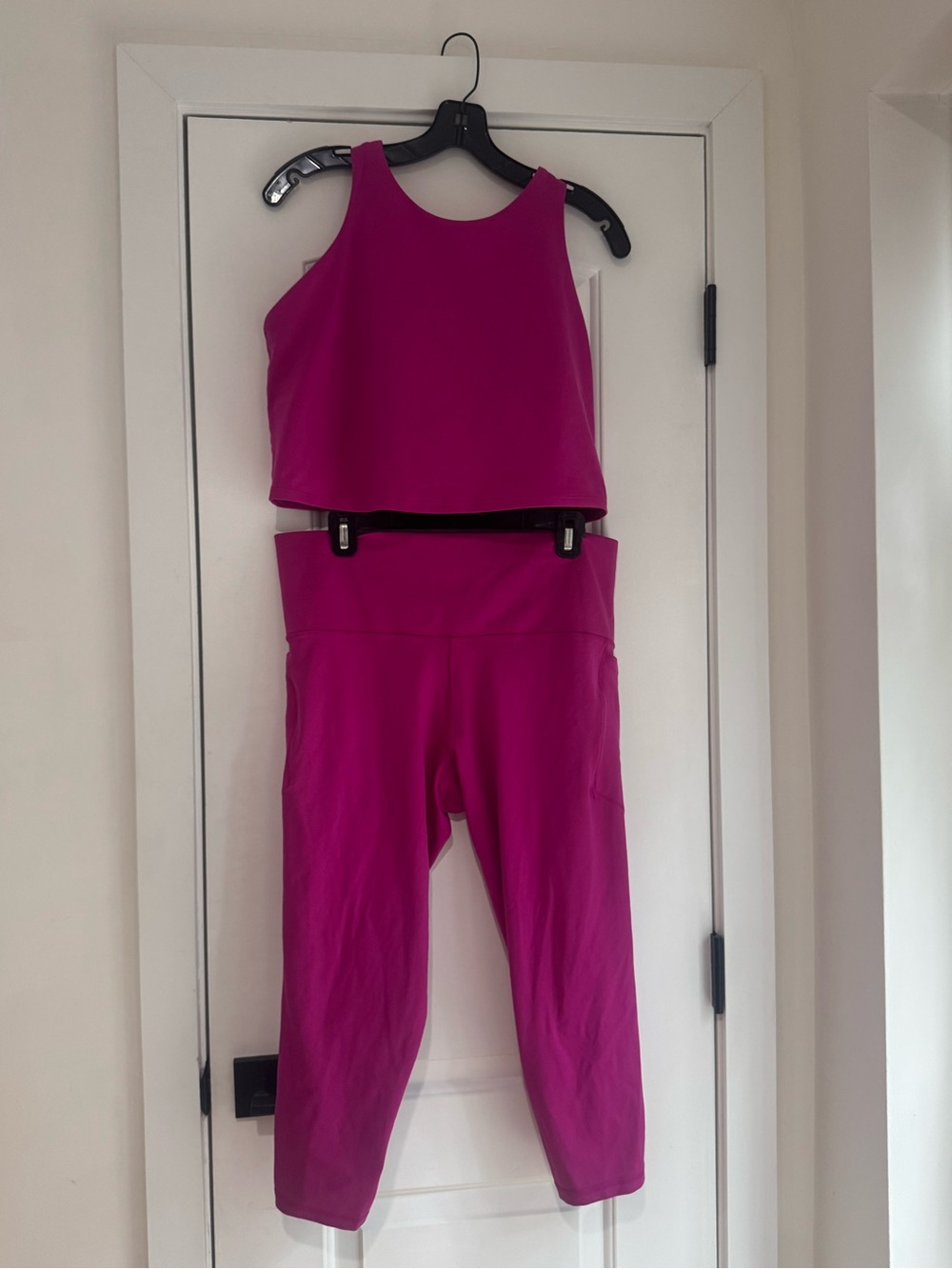 Athleta Electric Fuchsia Set: Salutation Stash tights & Conscious Crop Bra - 1X